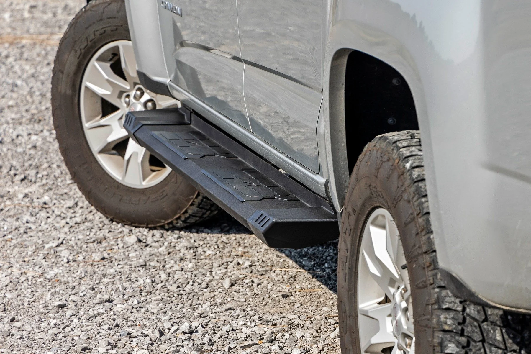 HD2 Running Boards | Crewmax Cab | Chevy/GMC Canyon/Colorado | 2015-2021 | Rough Country | SRB151977A - Image 4