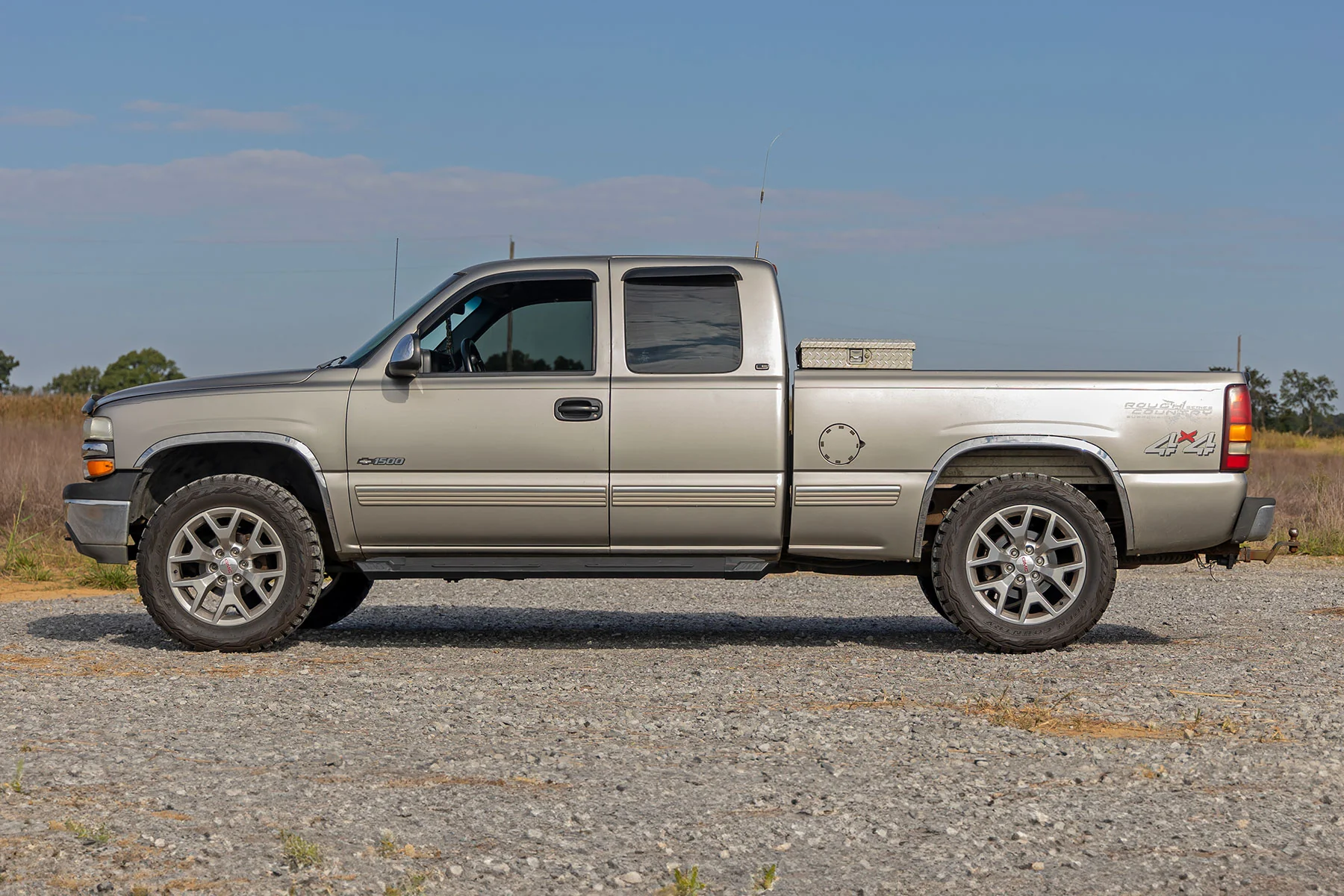HD2 Running Boards | Ext Cab | Chevy/GMC 1500/2500HD | 1996-2006 | Rough Country | SRB990677A - Image 6