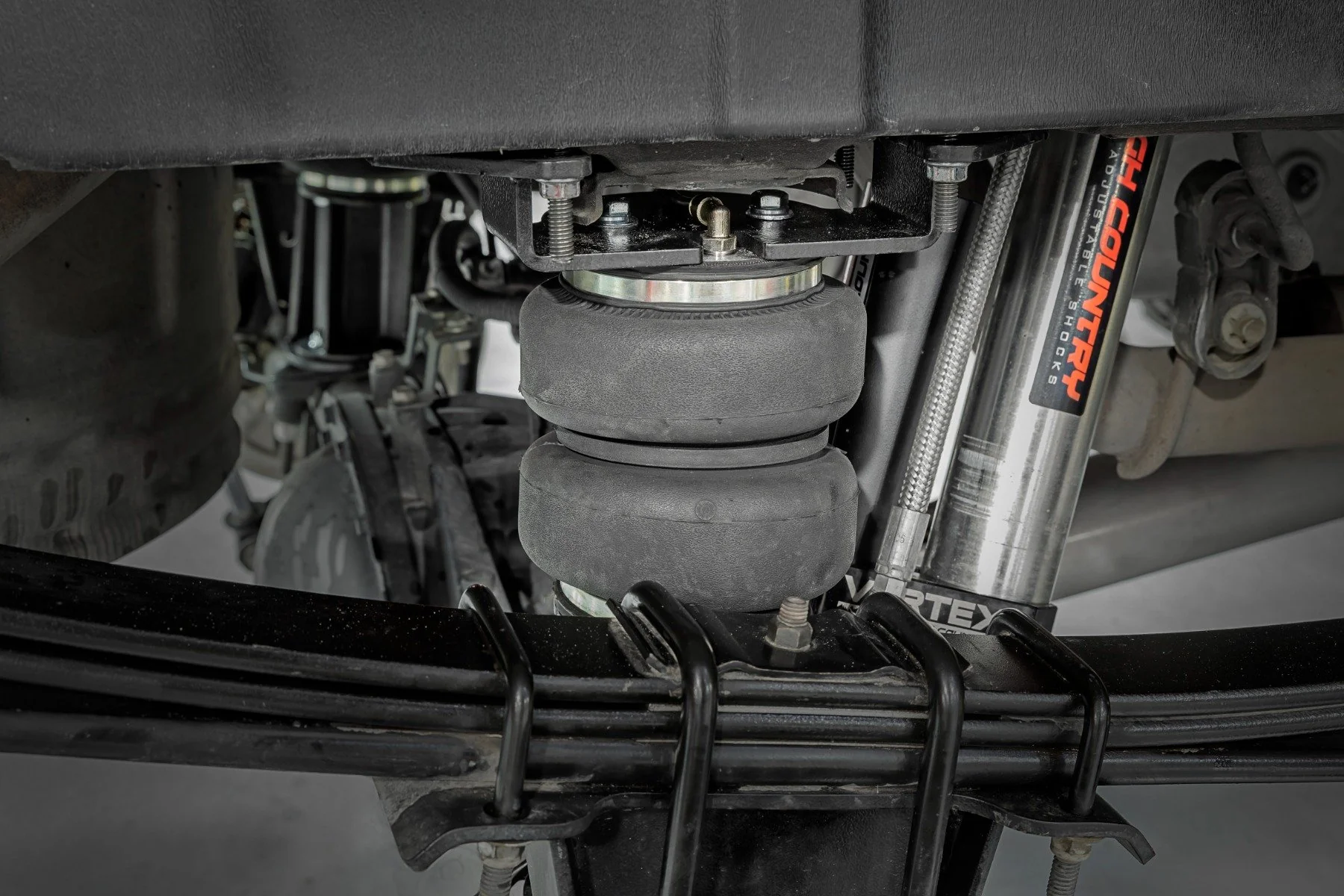 Air Spring Kit w/compressor | Chevrolet Silverado/GMC Sierra 1500 | 2019-2022 | Rough Country | 10011C - Image 2